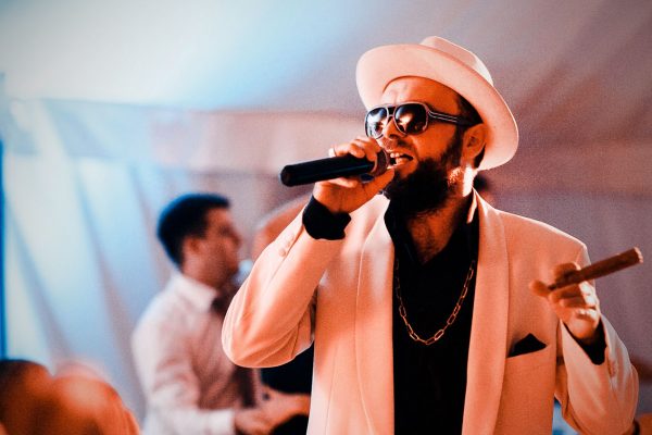 duet dj i wodzirej na wesele to najlepszy wybór w warszawie, artyści, ludzie sceny i pasjonaci, kreatywność treści i kultura realizacji, konferansjer na wesele warszawa, konferansjer na wesele mazowieckie, dj i konferansjer